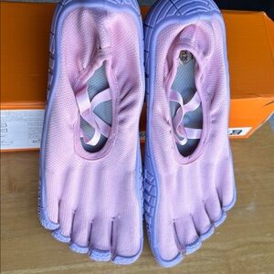 NEW Gallonshark barefoot indoor athletic shoes.